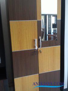 Lemari Partikel Tile Desain Malang